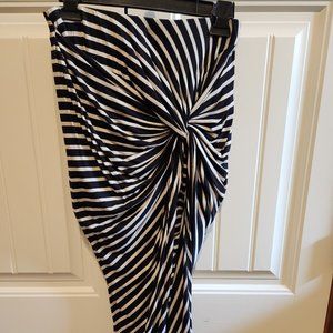 Black and Cream High Low Skirt-Size Small